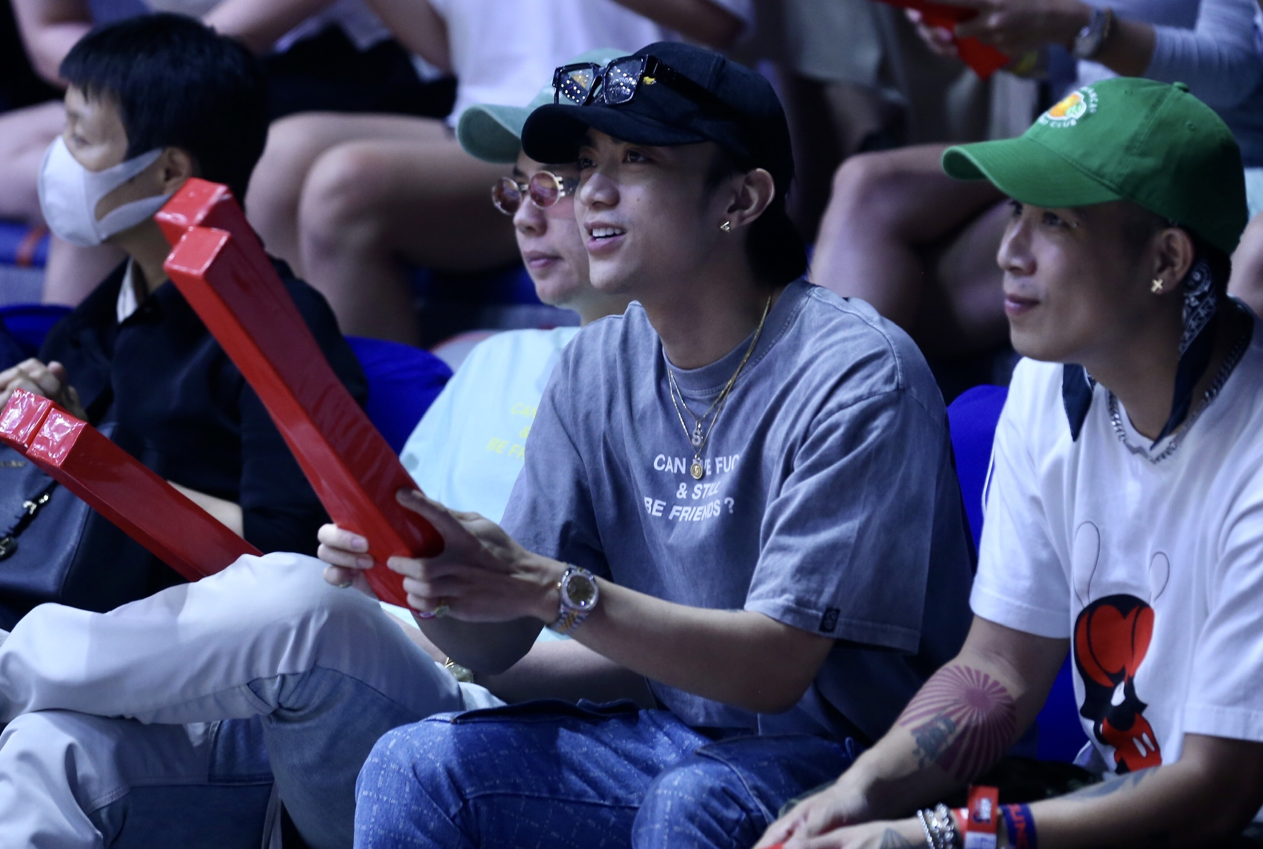 Soobin Hoang Son xem bong ro anh 4