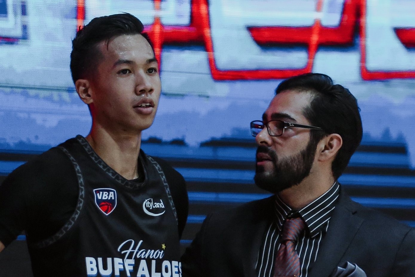 Sang Dinh an mung khieu khich sau man nguoc dong cua Buffaloes hinh anh