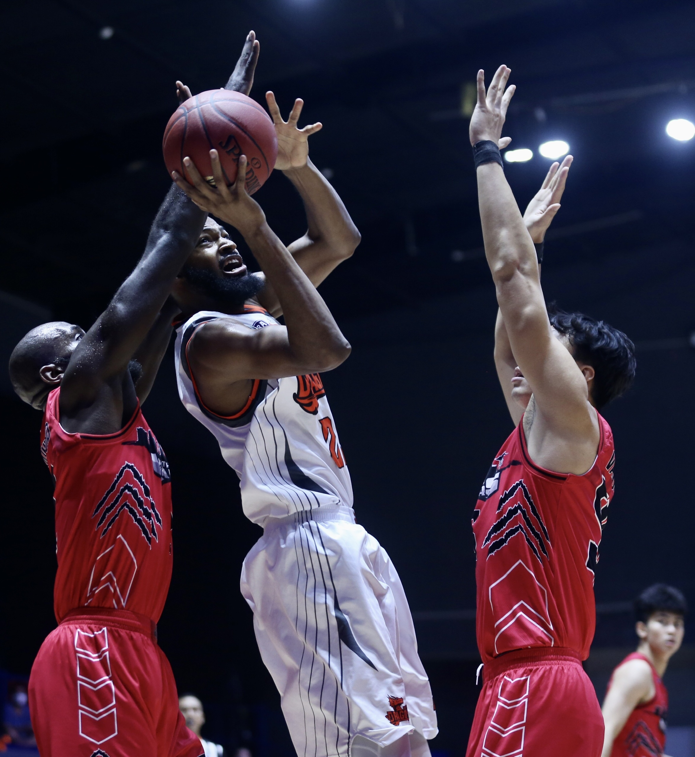 Cara Phuong xem bong ro anh 5