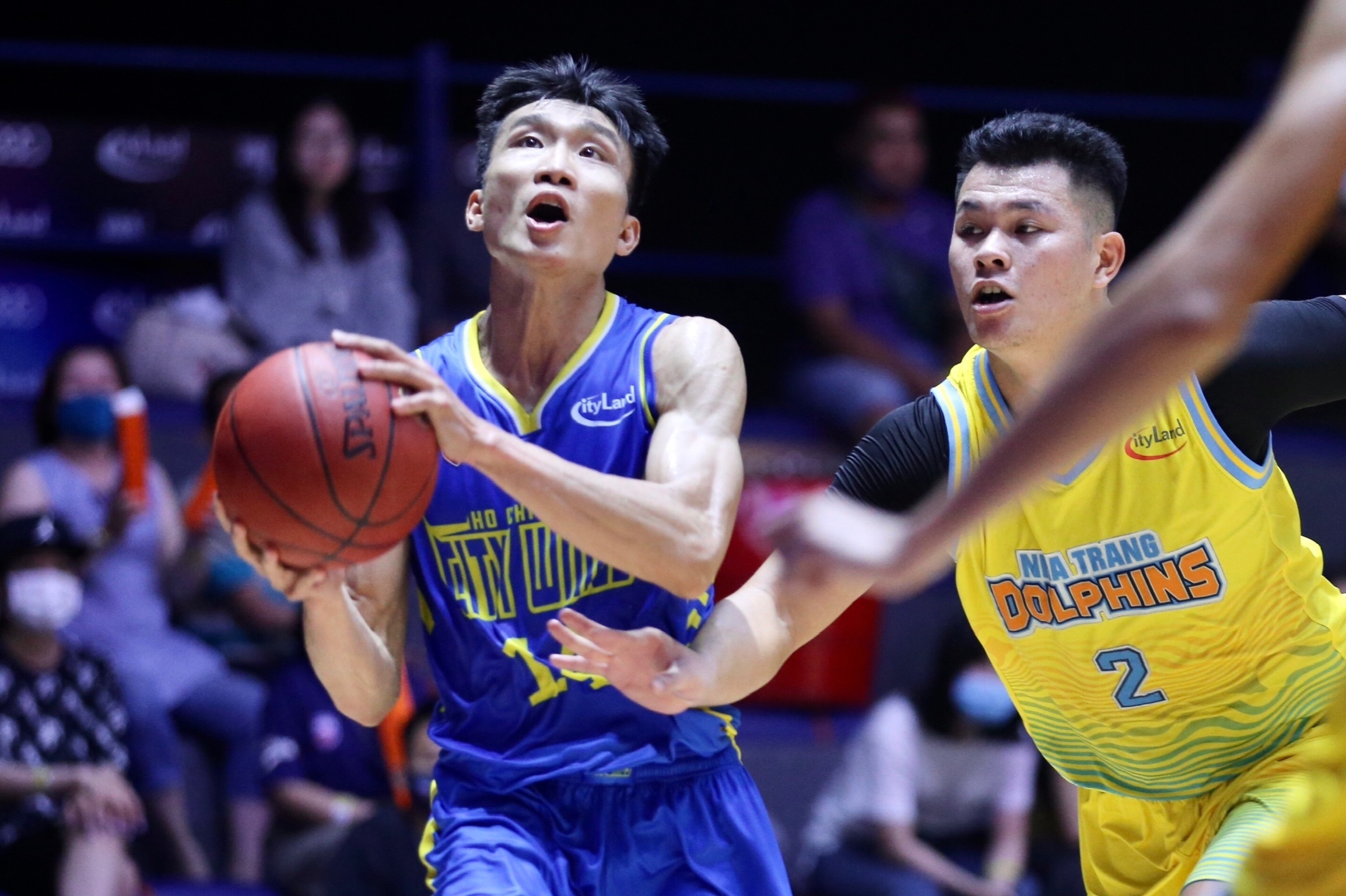 Le Ngoc Tu pha ky luc ghi diem o giai bong ro VBA hinh anh