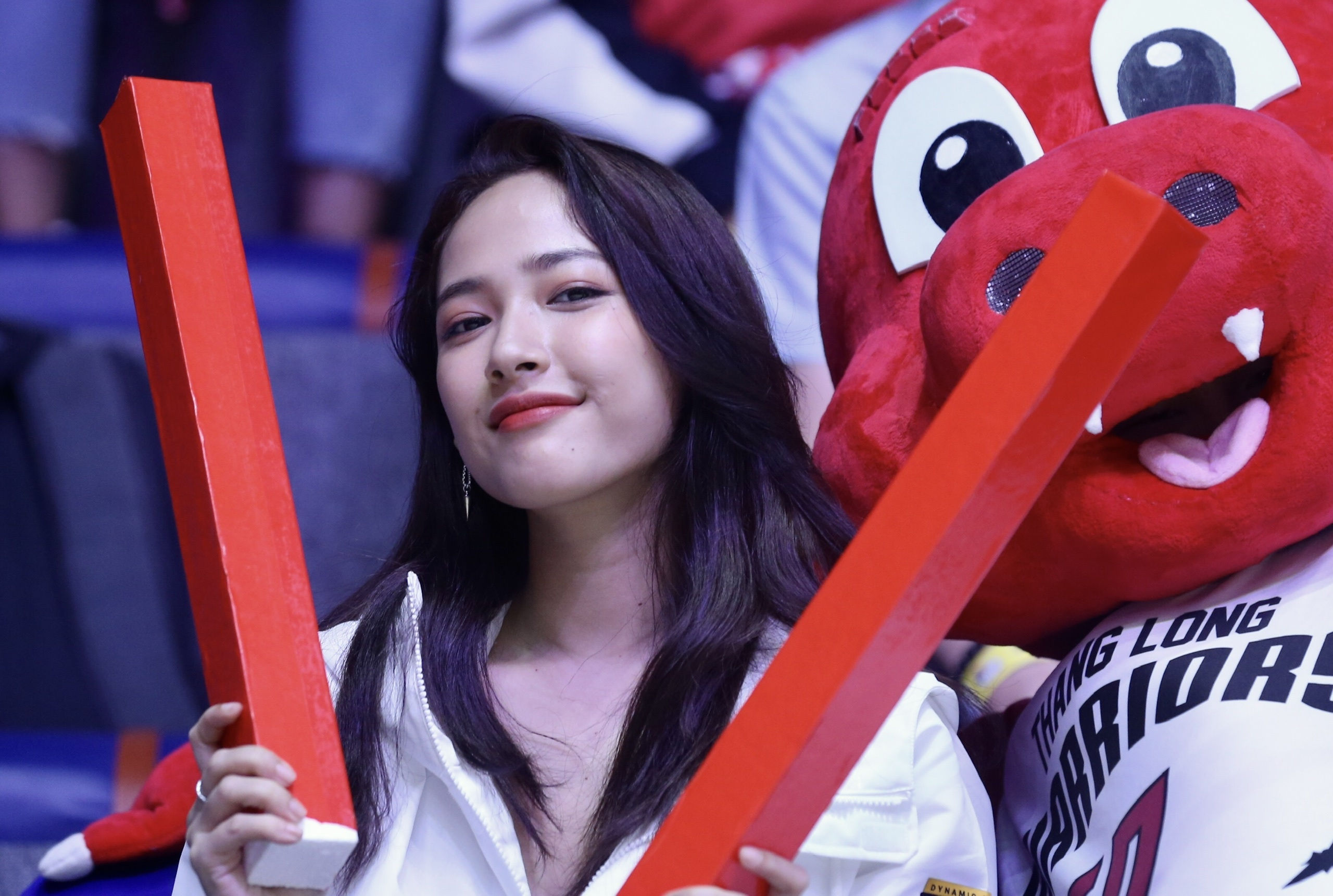 Cara Phuong co vu Thang Long Warriors hinh anh