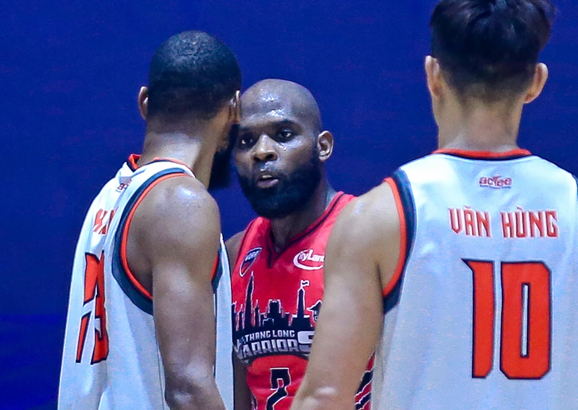 Ngoai binh Thang Long Warriors noi nong anh 2