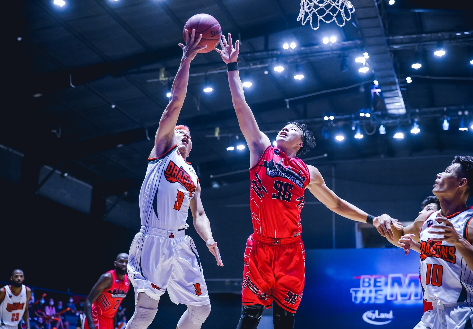 Ngoai binh Thang Long Warriors noi nong anh 8