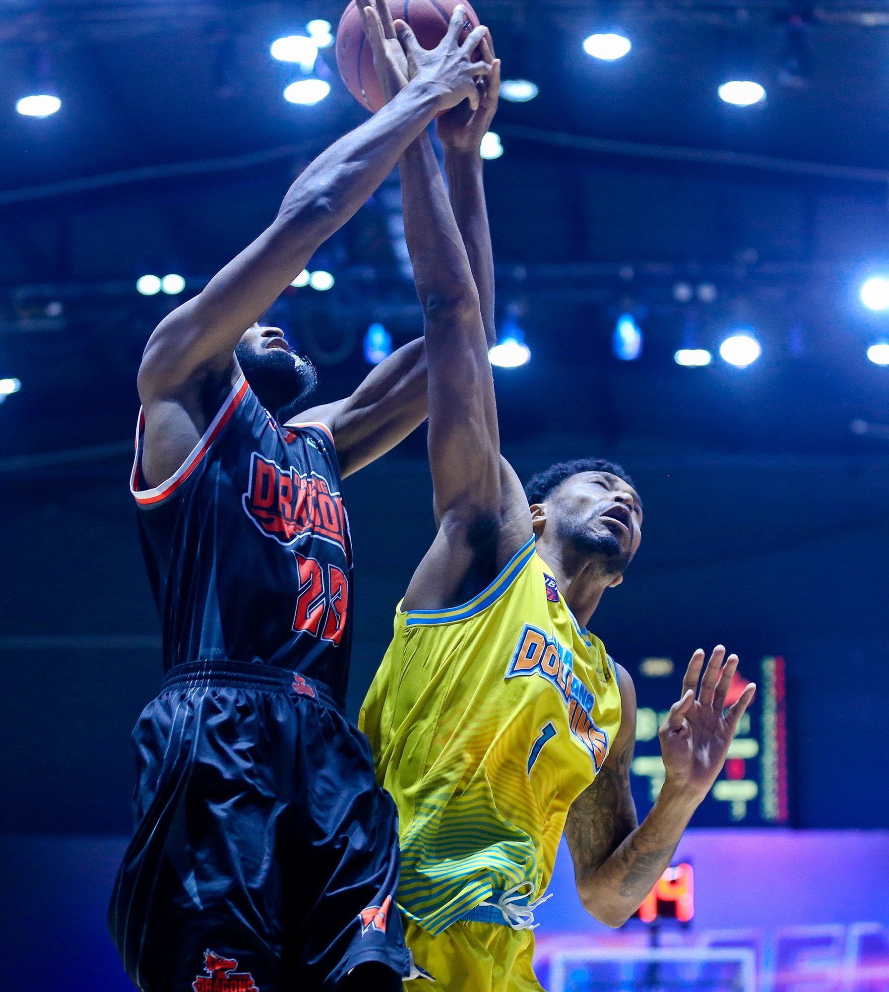 Ngoai binh VBA chan thuong anh 1