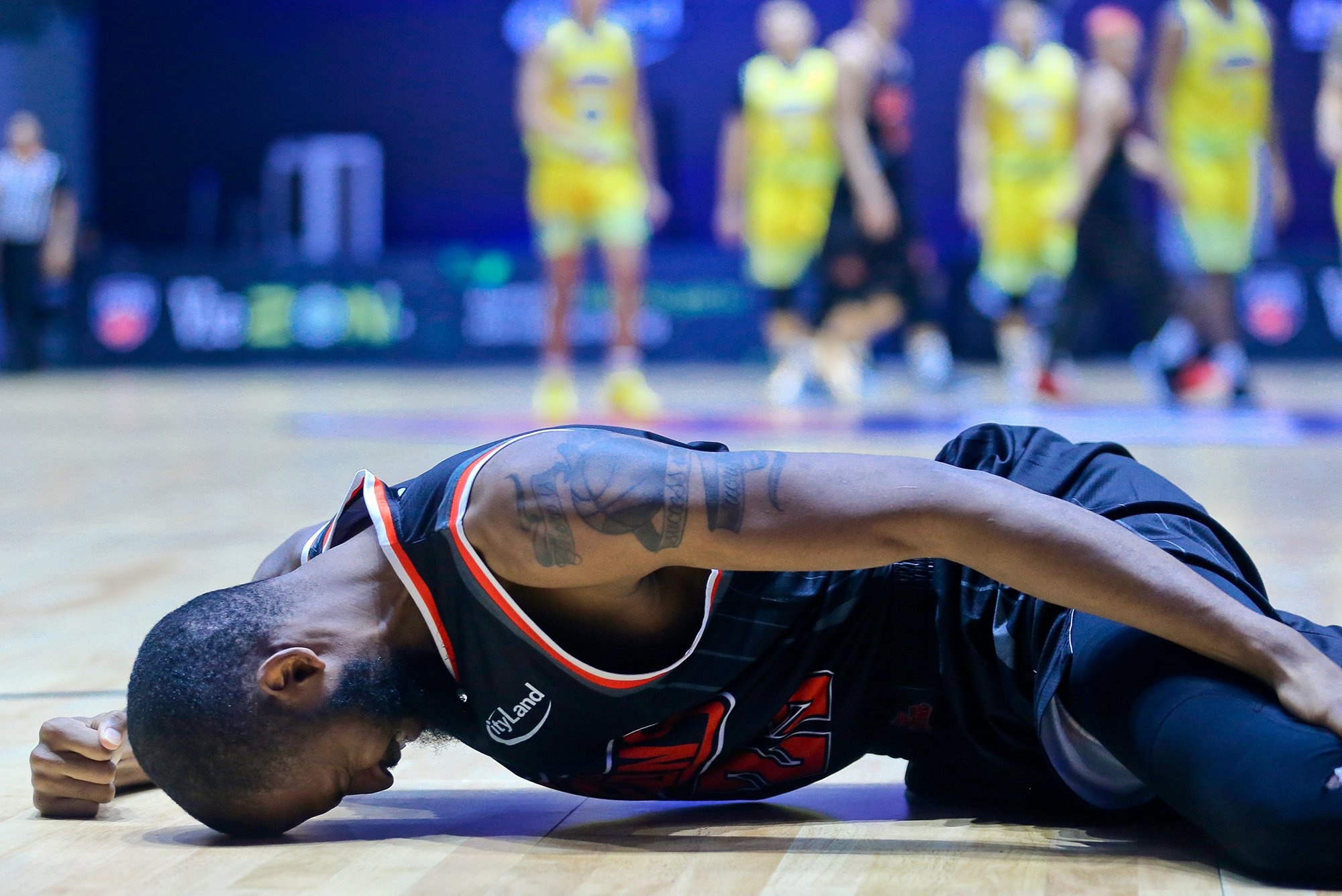 Ngoai binh VBA chan thuong anh 2