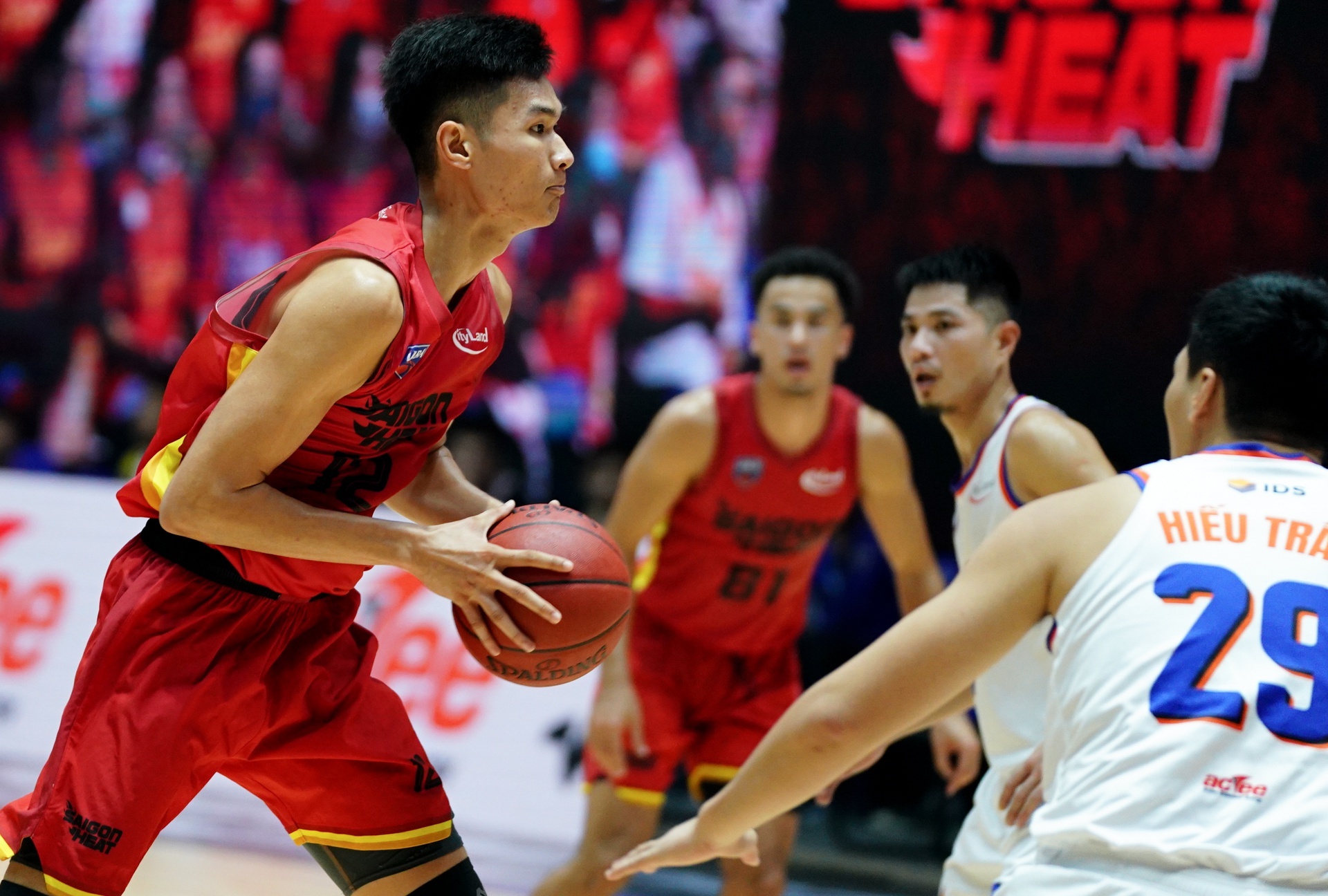 VDV bong ro cao hon 2 m tro thanh hien tuong trong 3 ngay hinh anh