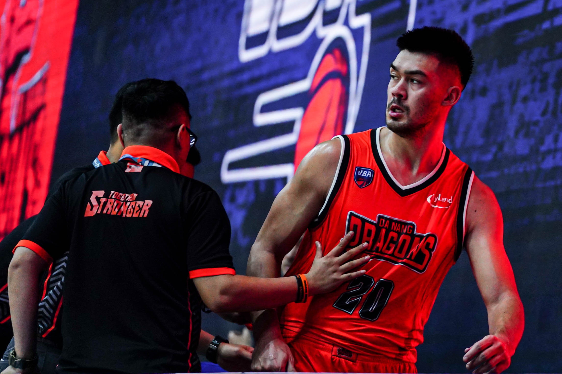 Chris Dierker tuc gian trong tai anh 2