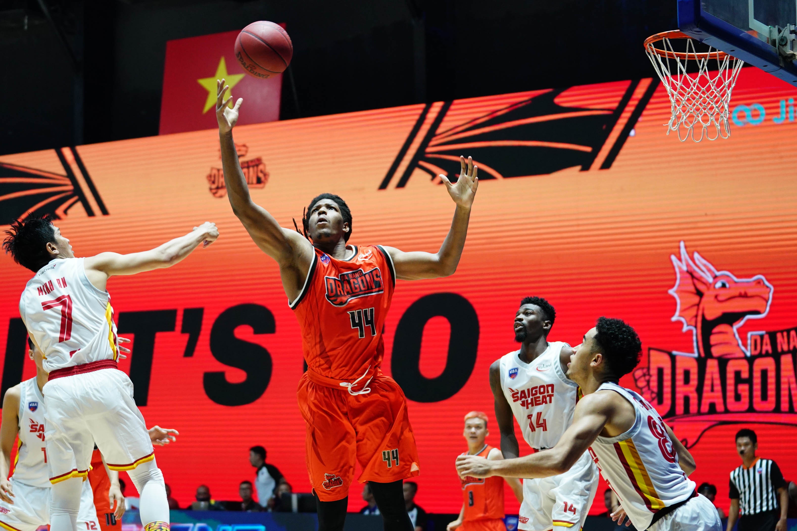 Ngoai binh Danang Dragons anh 4