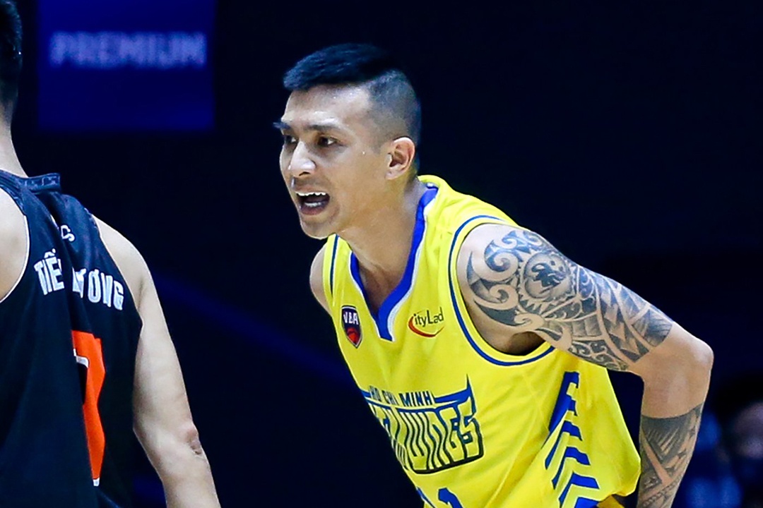 Ngo Tuan Trung bi cam thi dau mot tran hinh anh