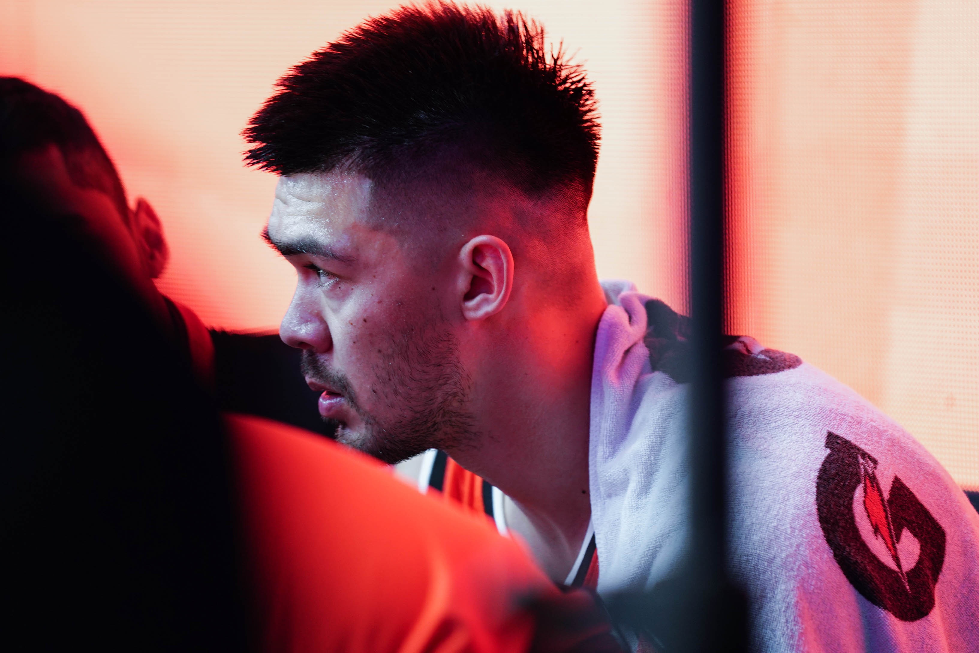 Sao bong ro Viet kieu tuc gian voi trong tai hinh anh