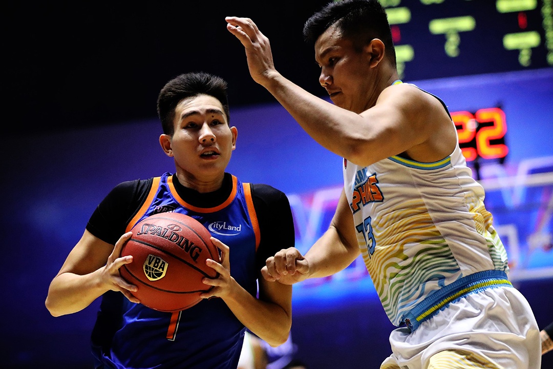 Tran dau co gan 50 pha pham loi o giai bong ro VBA hinh anh