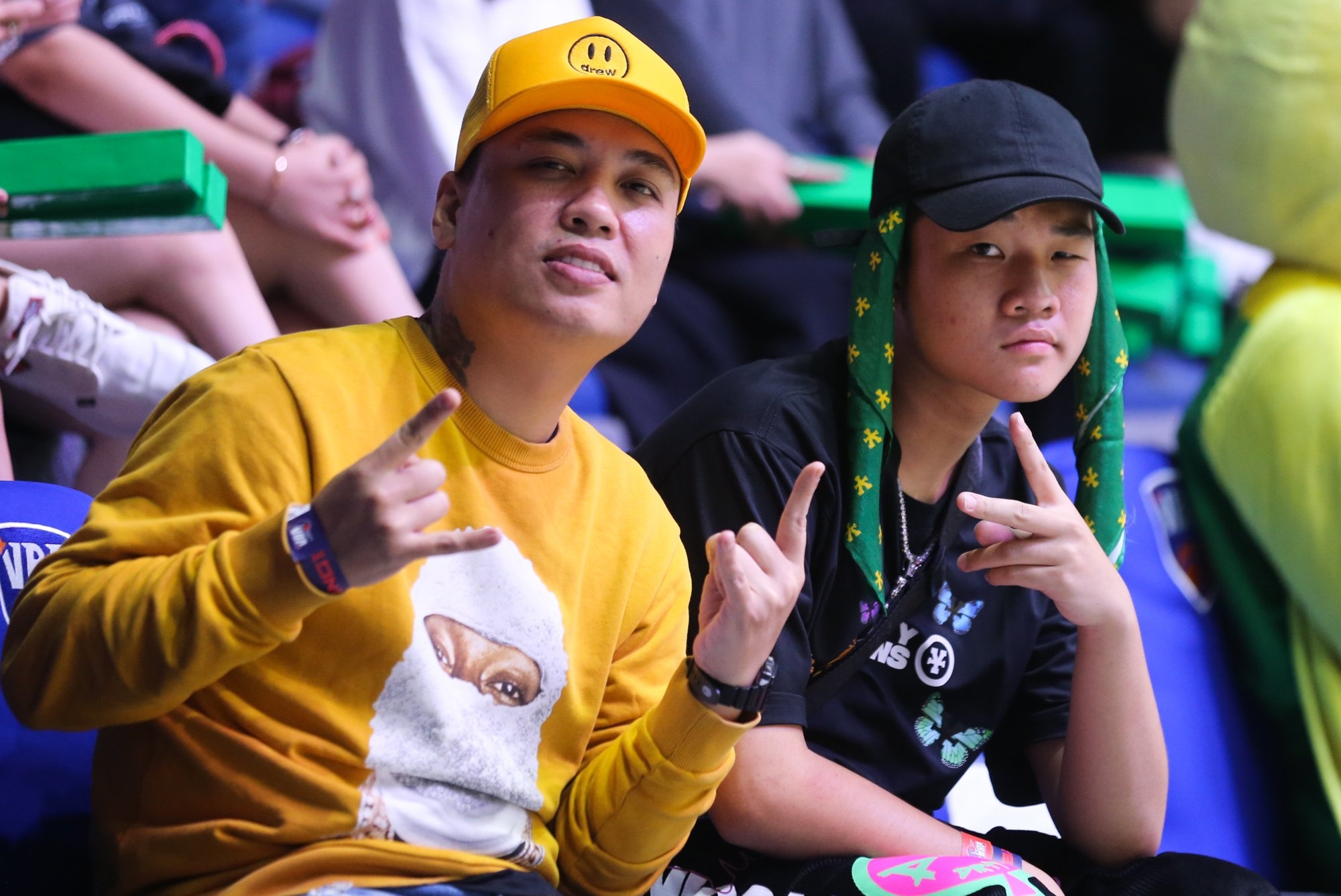 Rapper LK xem bong ro anh 1