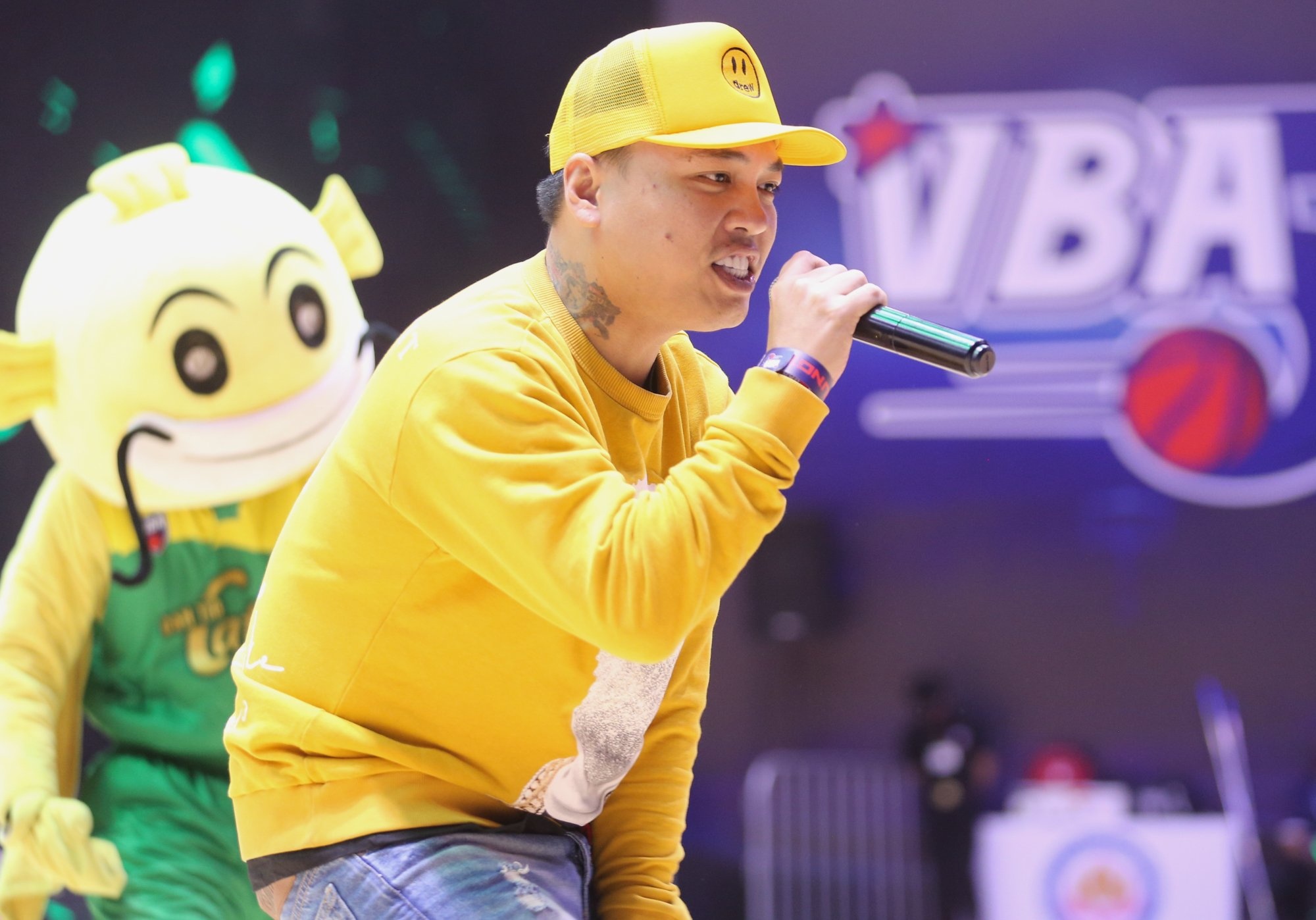 Rapper LK xem bong ro anh 3