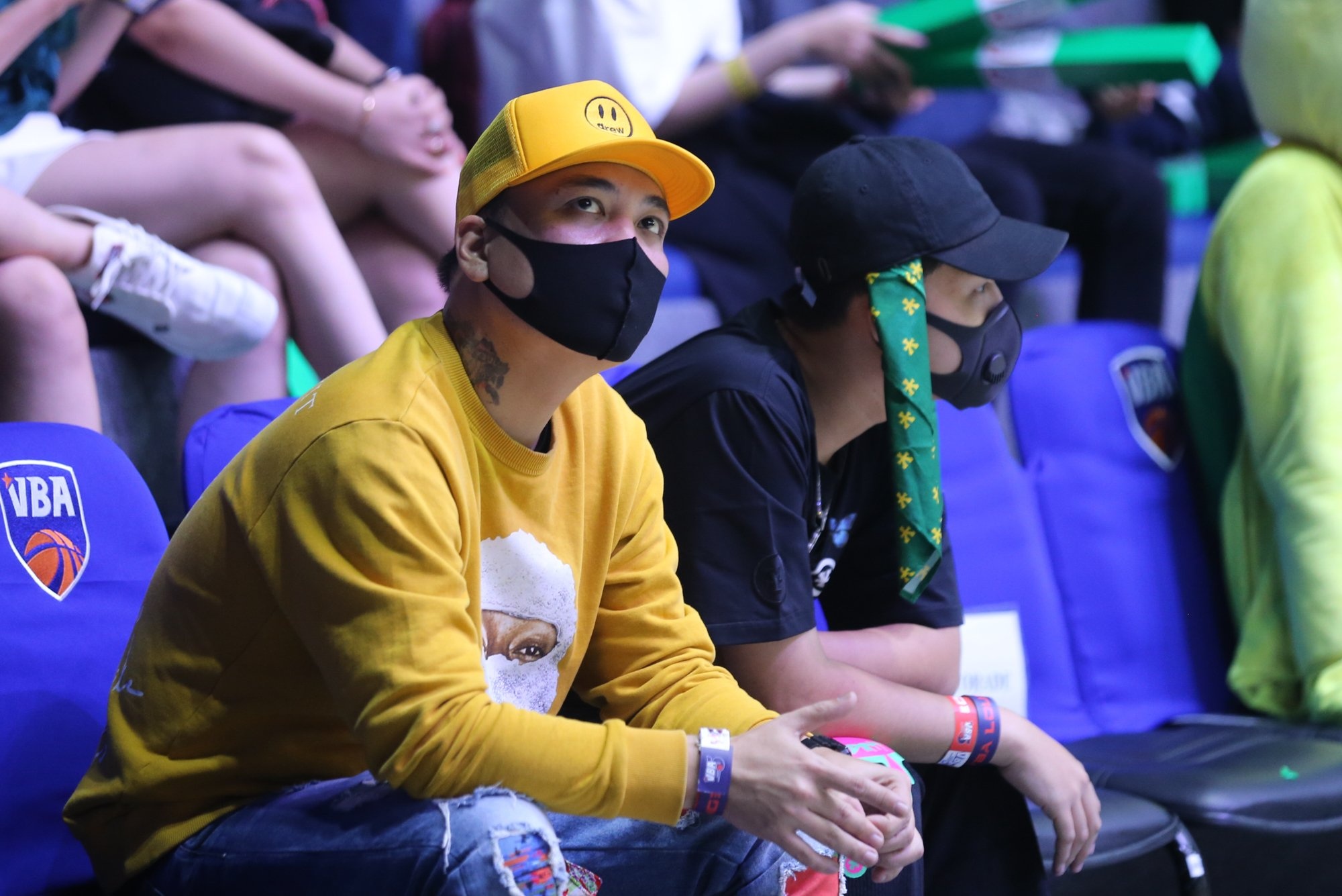 Rapper LK xem bong ro anh 5