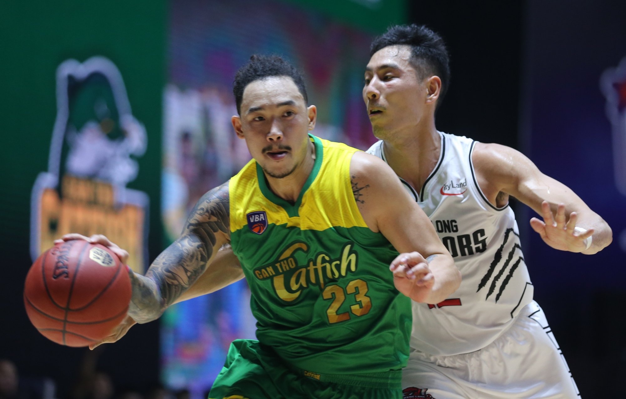 Rapper LK xem bong ro anh 6