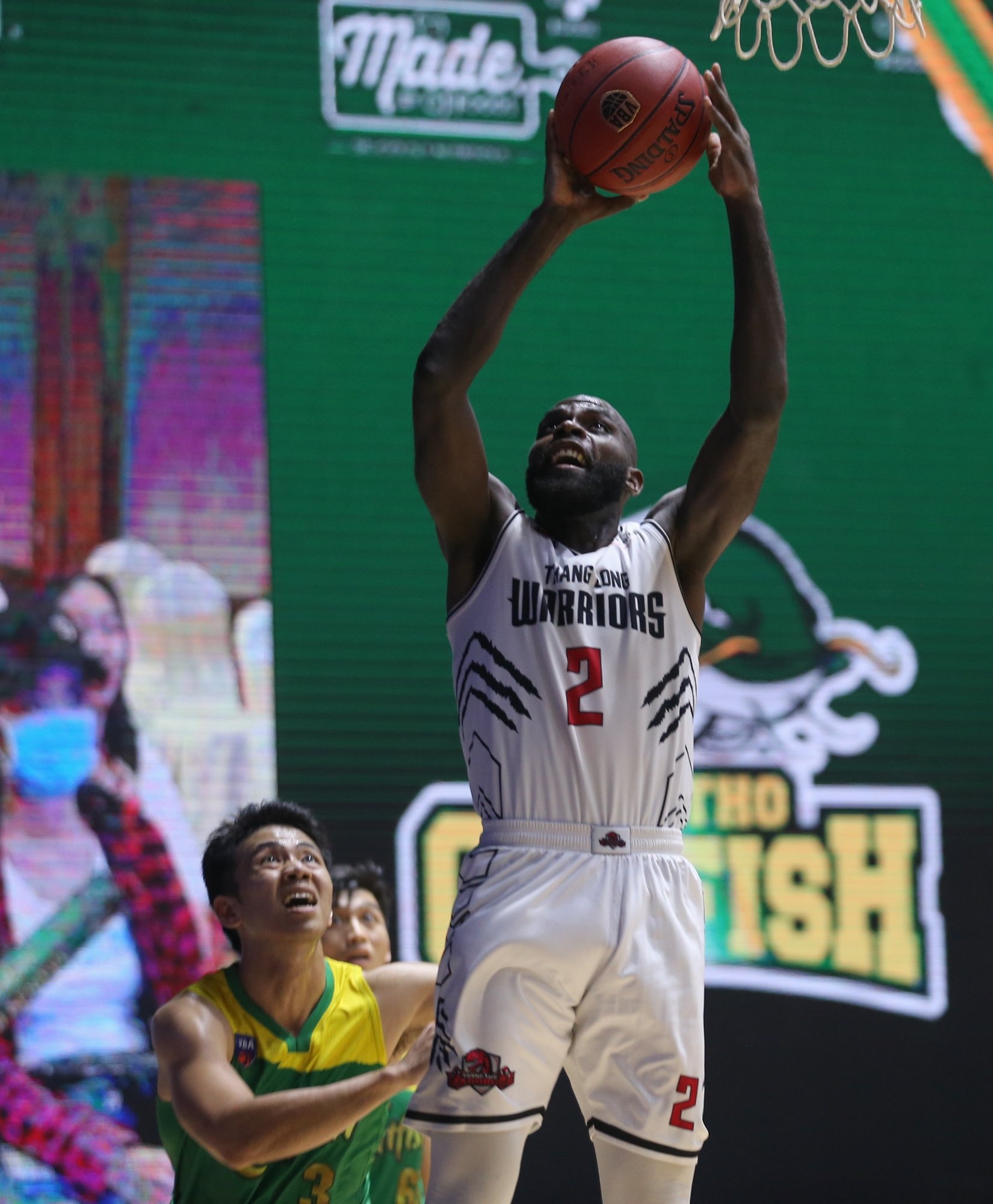 Rapper LK xem bong ro anh 8