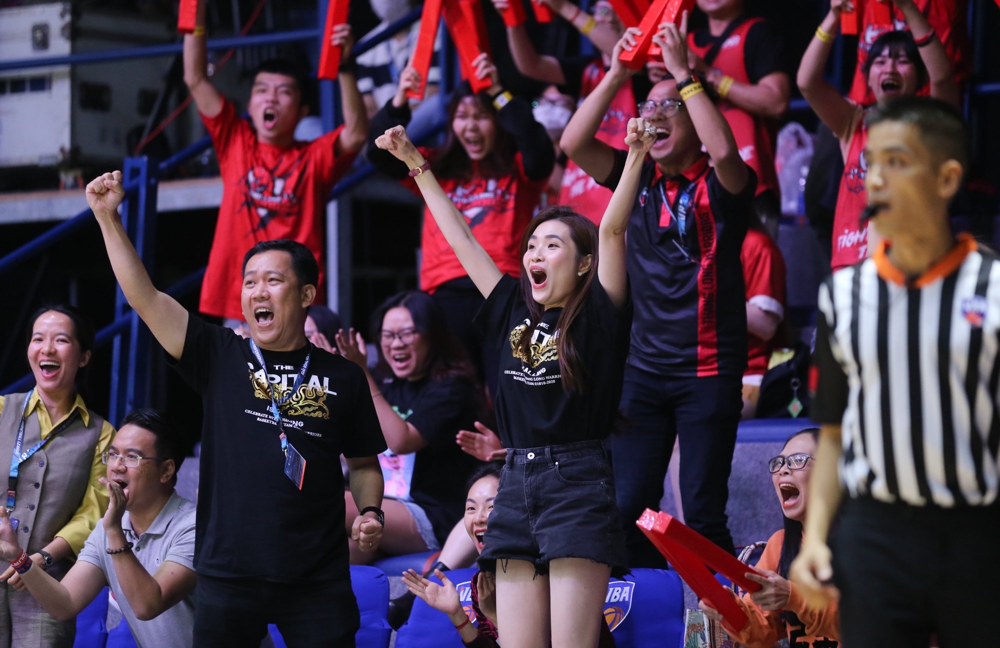 Rapper LK xem bong ro anh 9