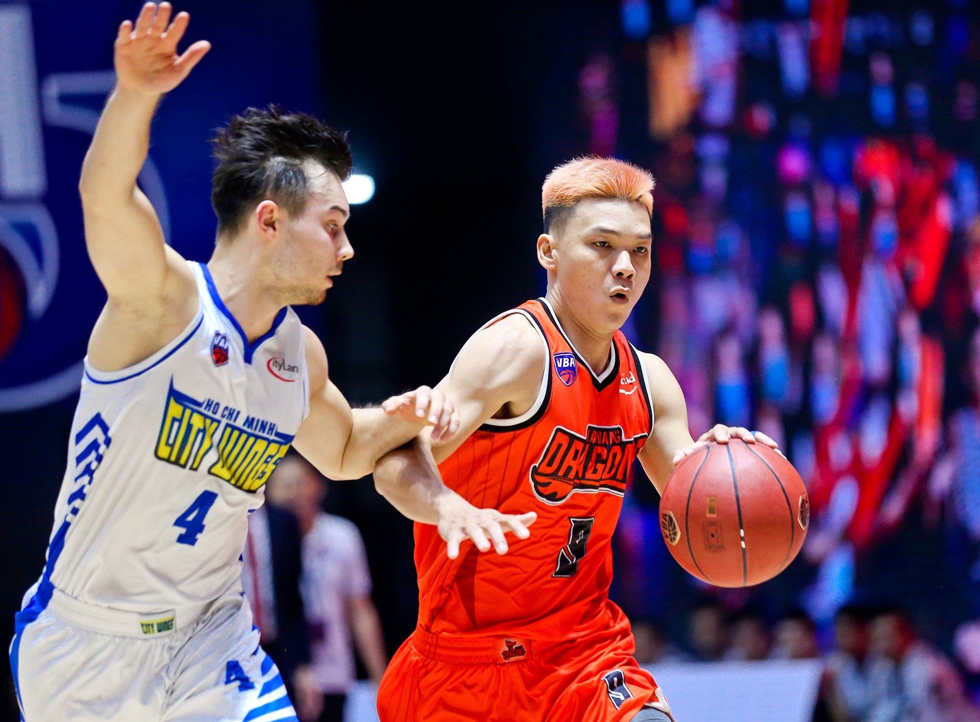 Chris Dierker noi nong voi trong tai anh 12