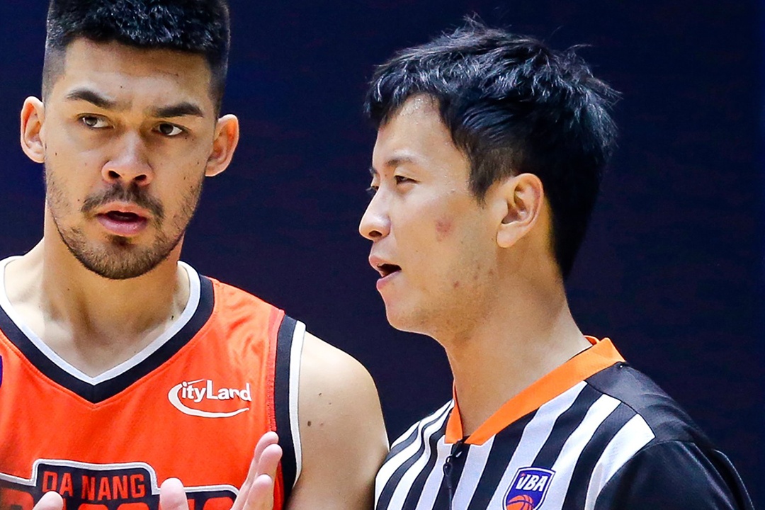 Trong tai Han Quoc gay tranh cai o giai bong ro VBA hinh anh