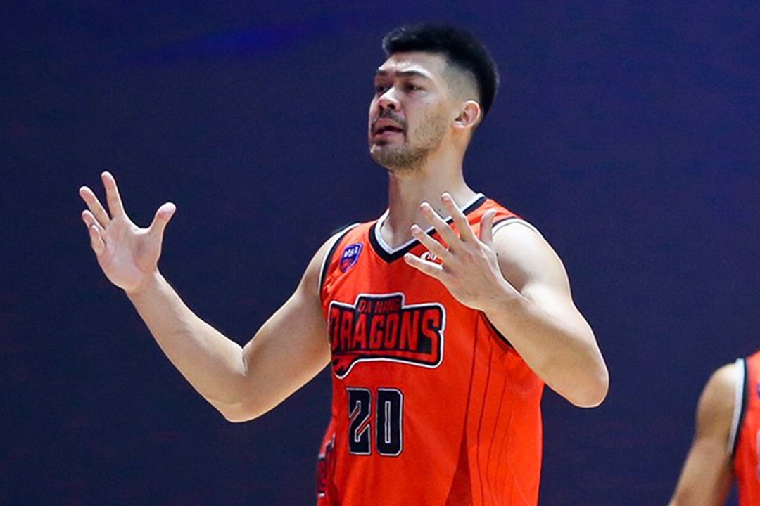 Sao bong ro Viet kieu cao 2,01 m tam chia tay VBA hinh anh