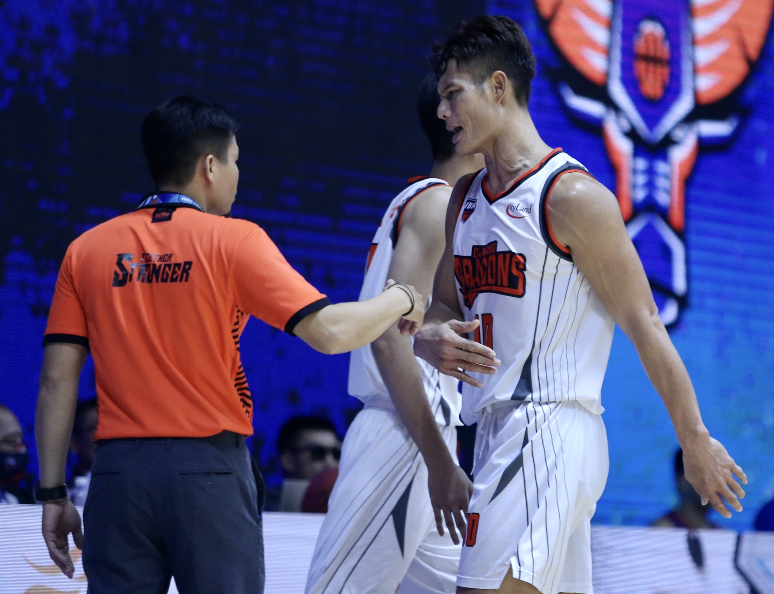 Cau thu bong ro Nguyen Van Hung anh 8