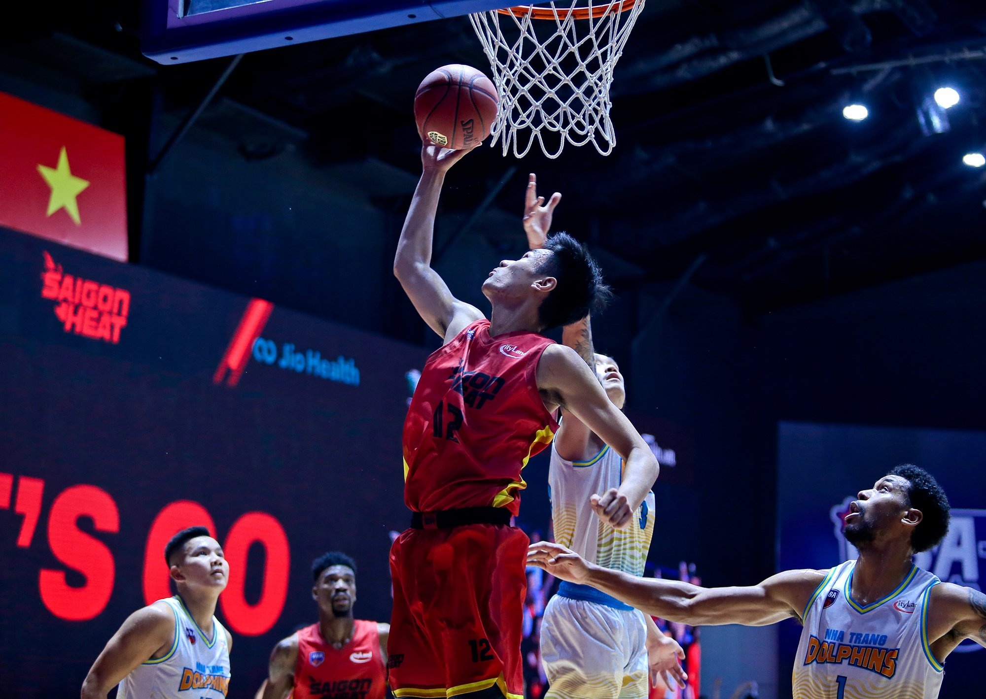 Cau thu bong ro Viet kieu anh 5