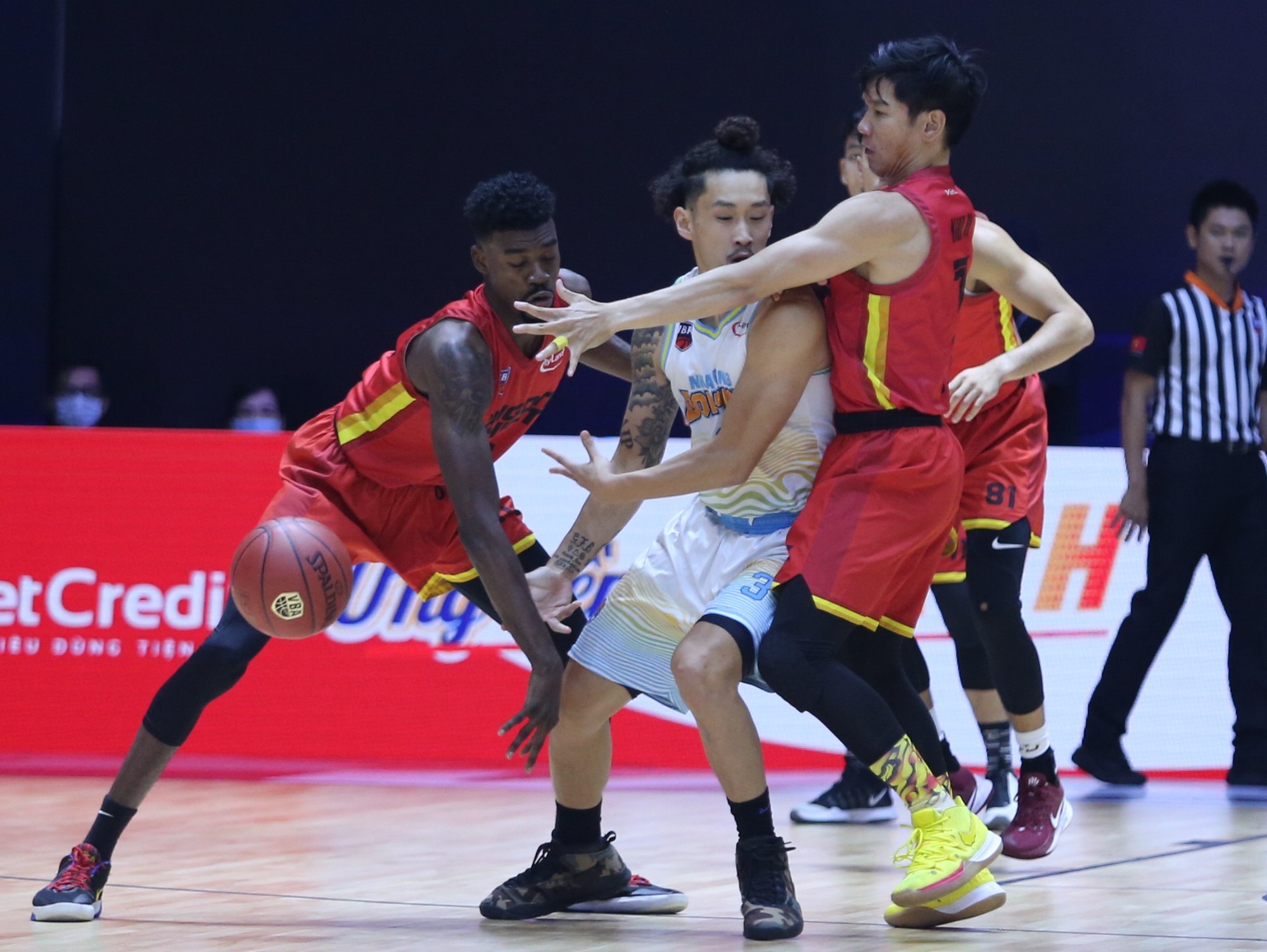 Cau thu bong ro Viet kieu anh 3