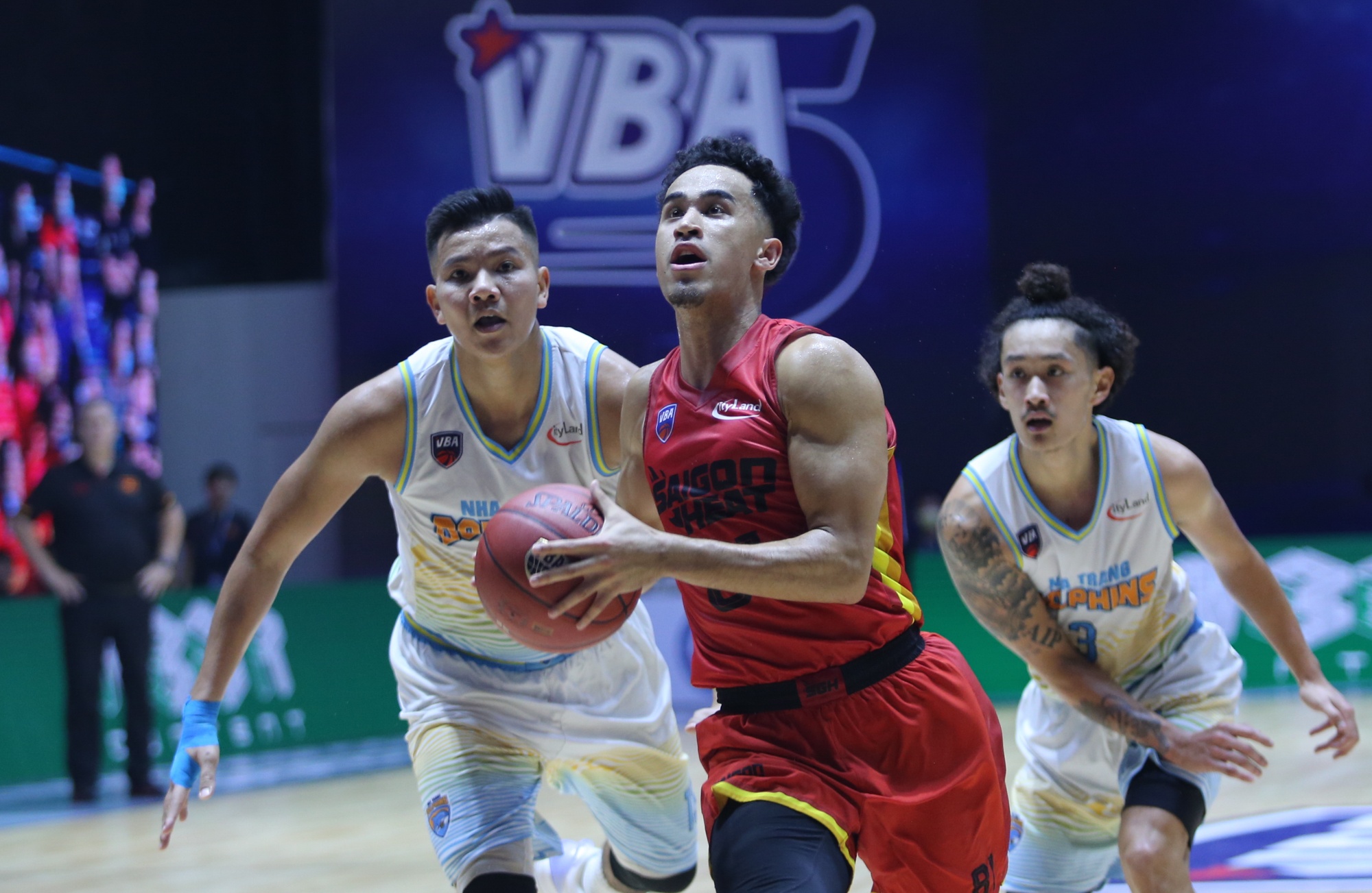 Cau thu bong ro Viet kieu anh 2