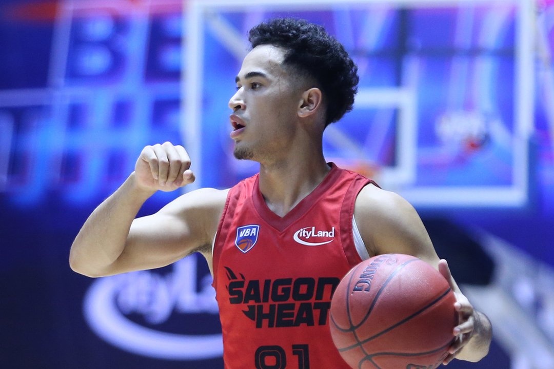 Cuu sinh vien Harvard thi dau noi bat o giai bong ro VBA hinh anh