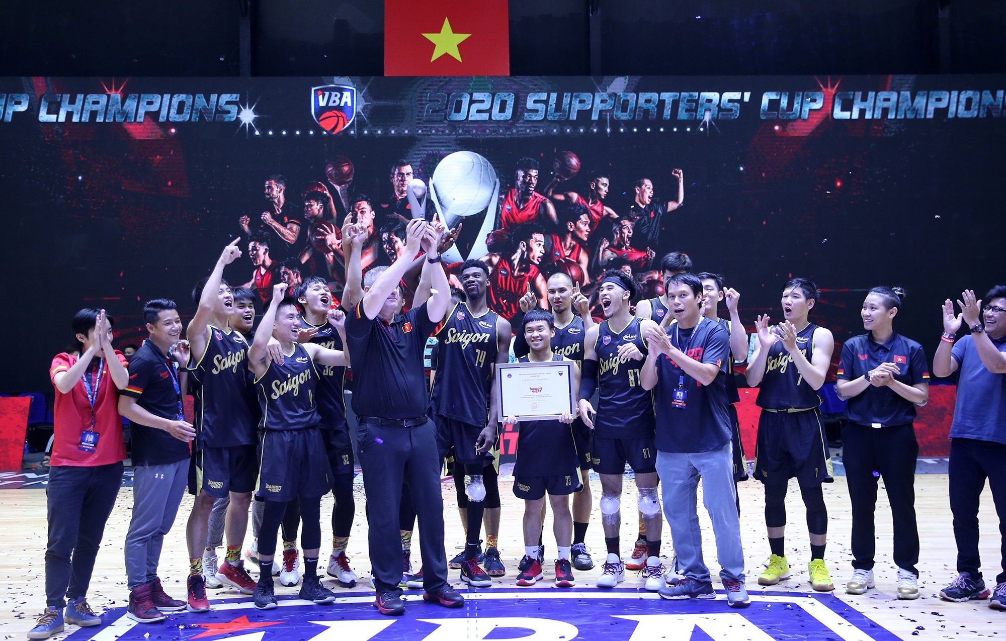 Saigon Heat vo dich vong bang VBA anh 1