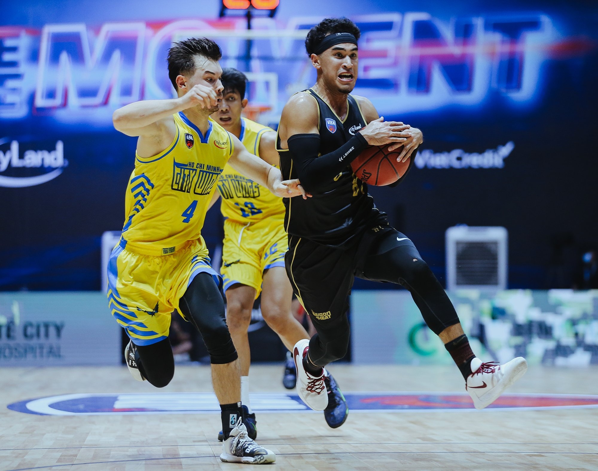 Cau thu bong ro Viet kieu Christian Juzang anh 1