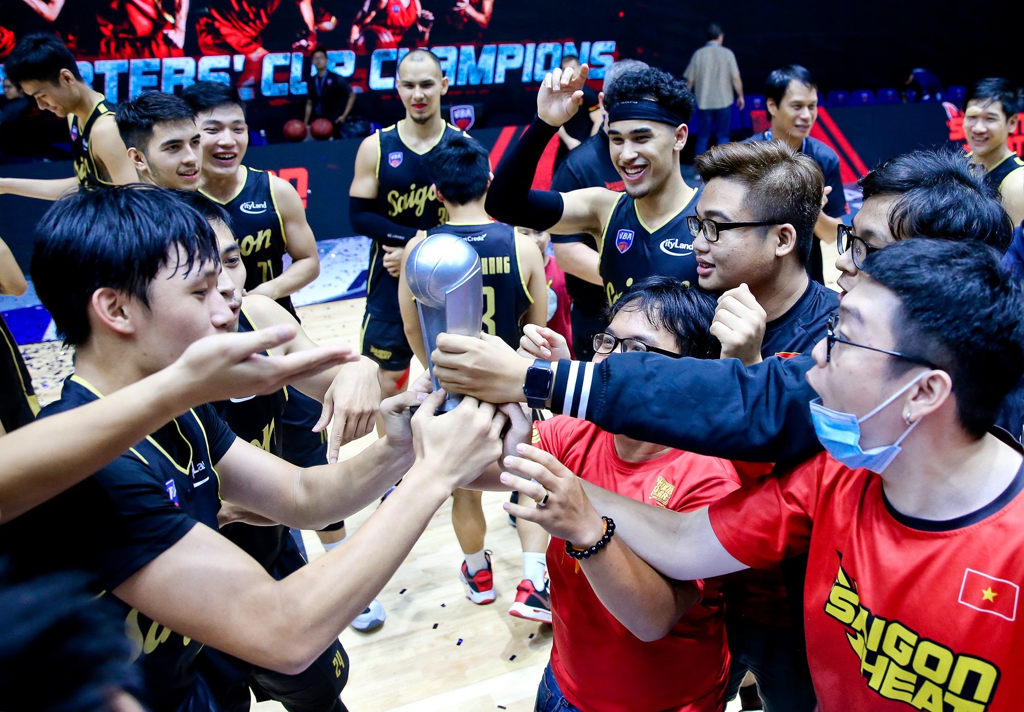 Saigon Heat vo dich vong bang VBA anh 2