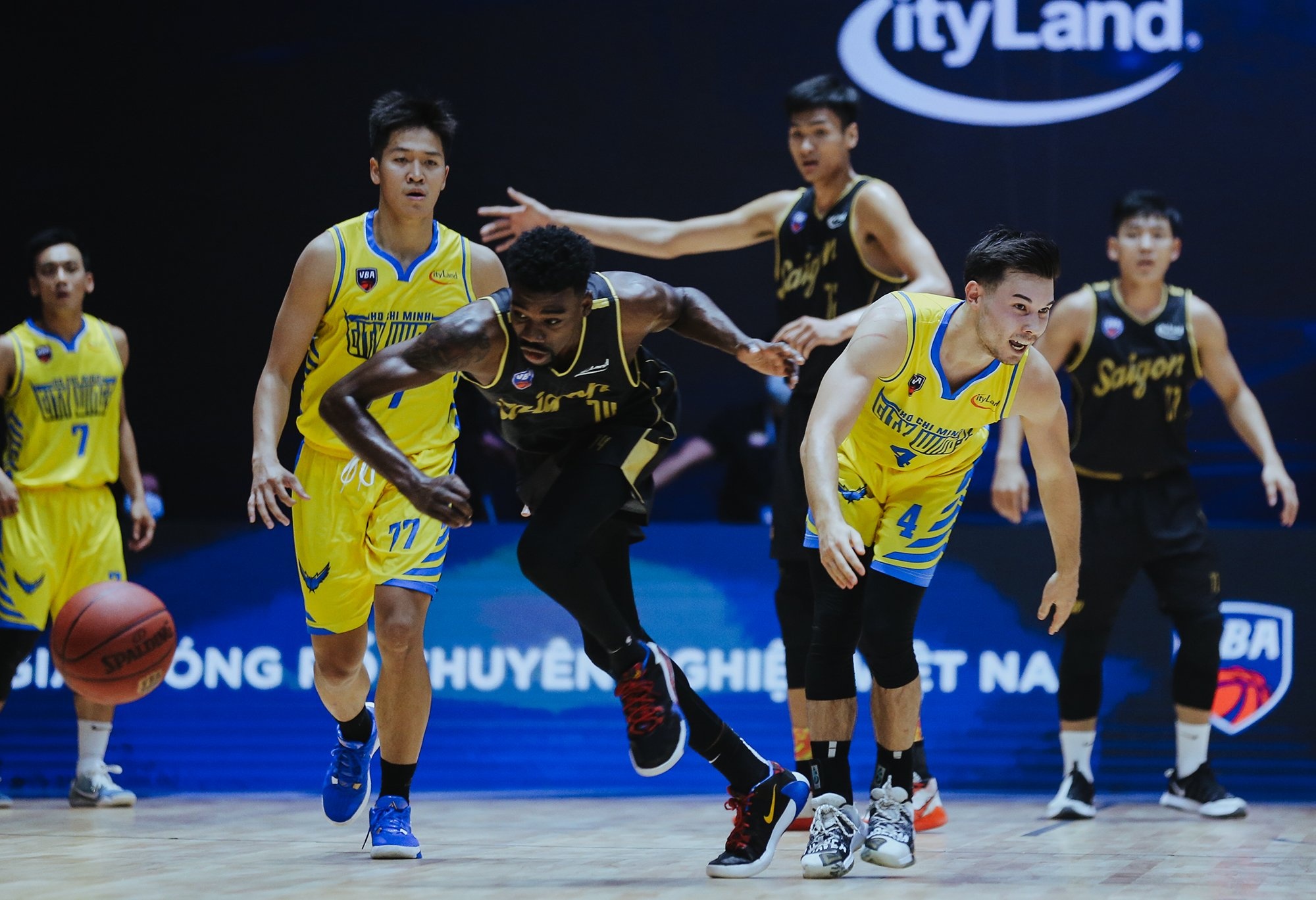 Cau thu bong ro Viet kieu Christian Juzang anh 4