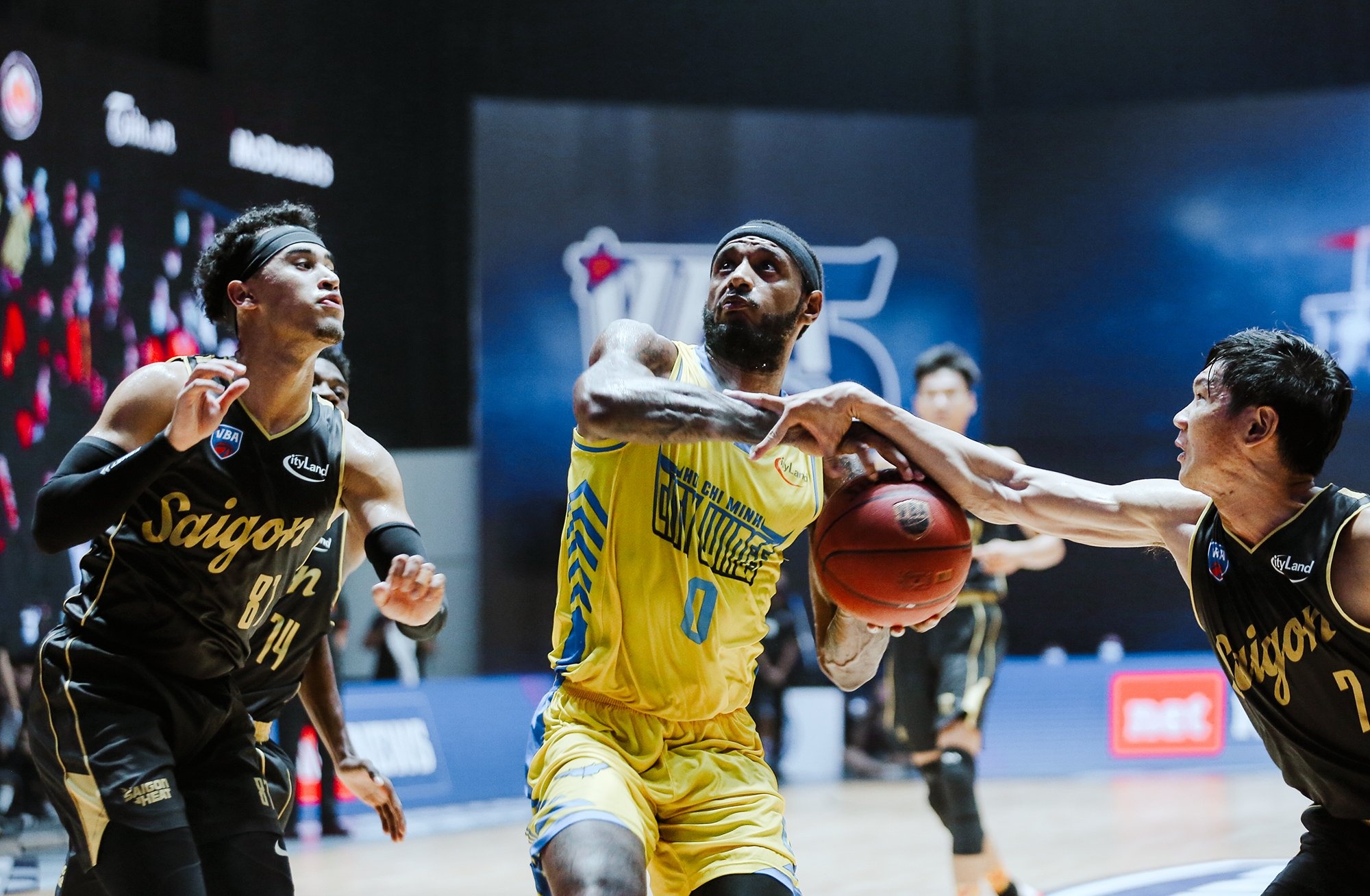 Saigon Heat vo dich vong bang VBA anh 9