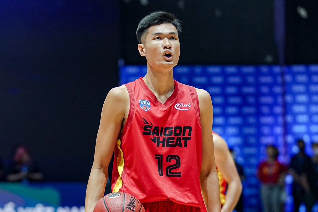 Phu Vinh - cau thu bong ro Viet Nam duy nhat cao hon 2 m hinh anh