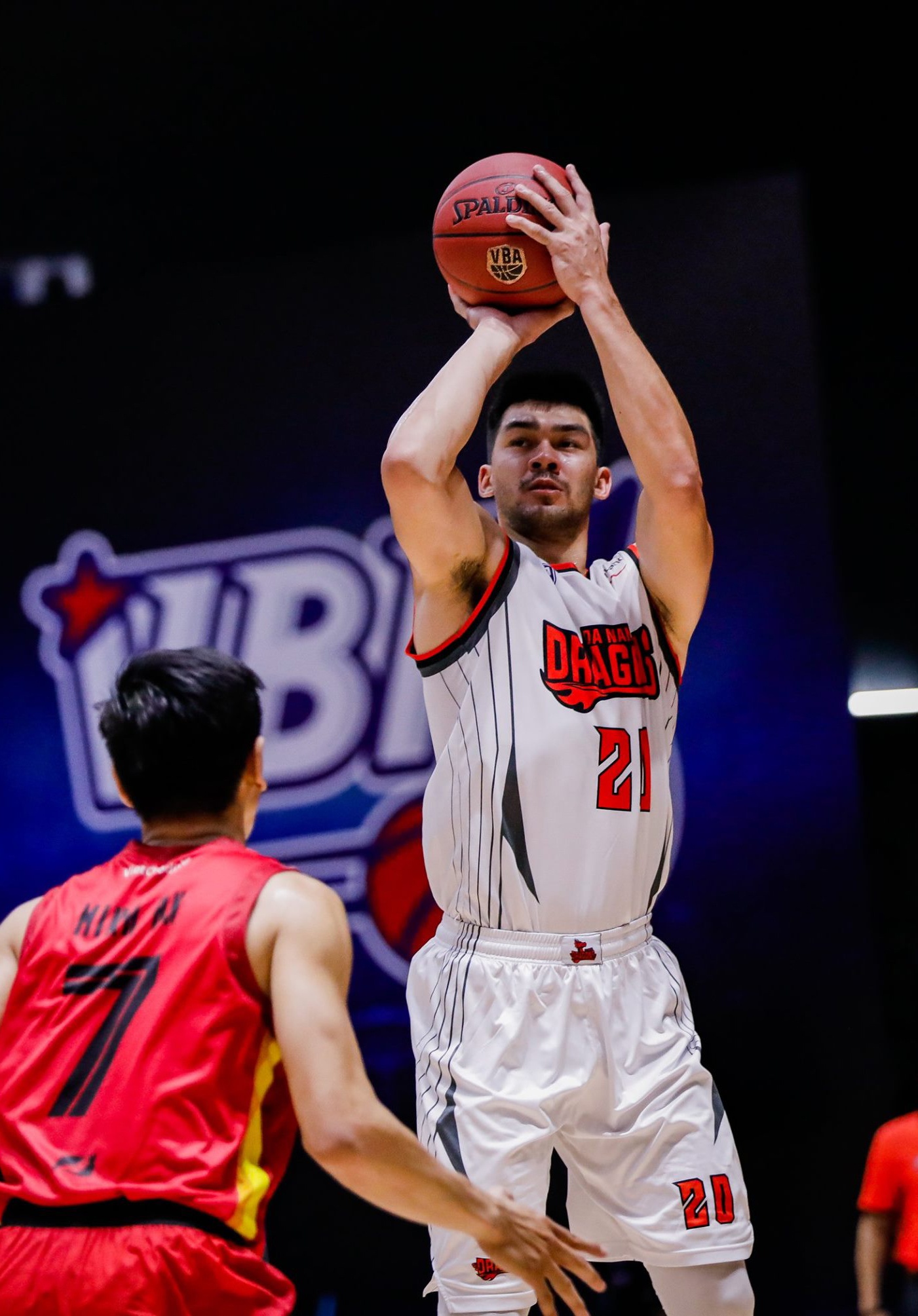 Cau thu bong ro Viet kieu Chris Dierker anh 3