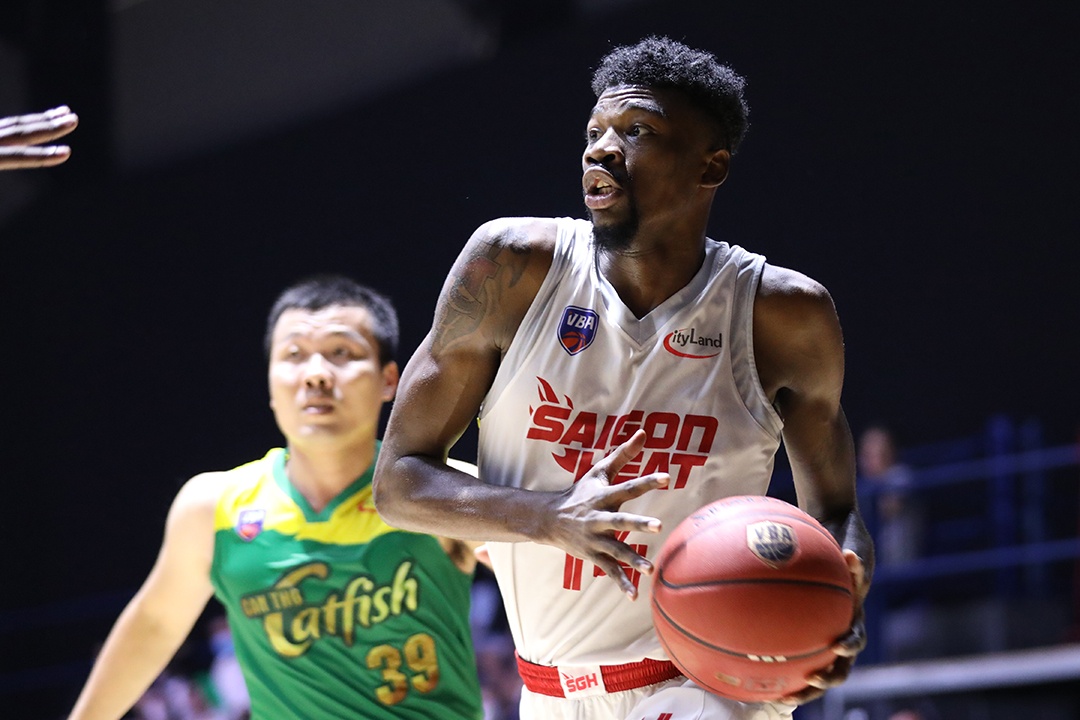 Joshua Keyes dua Saigon Heat vao chung ket giai bong ro VBA hinh anh