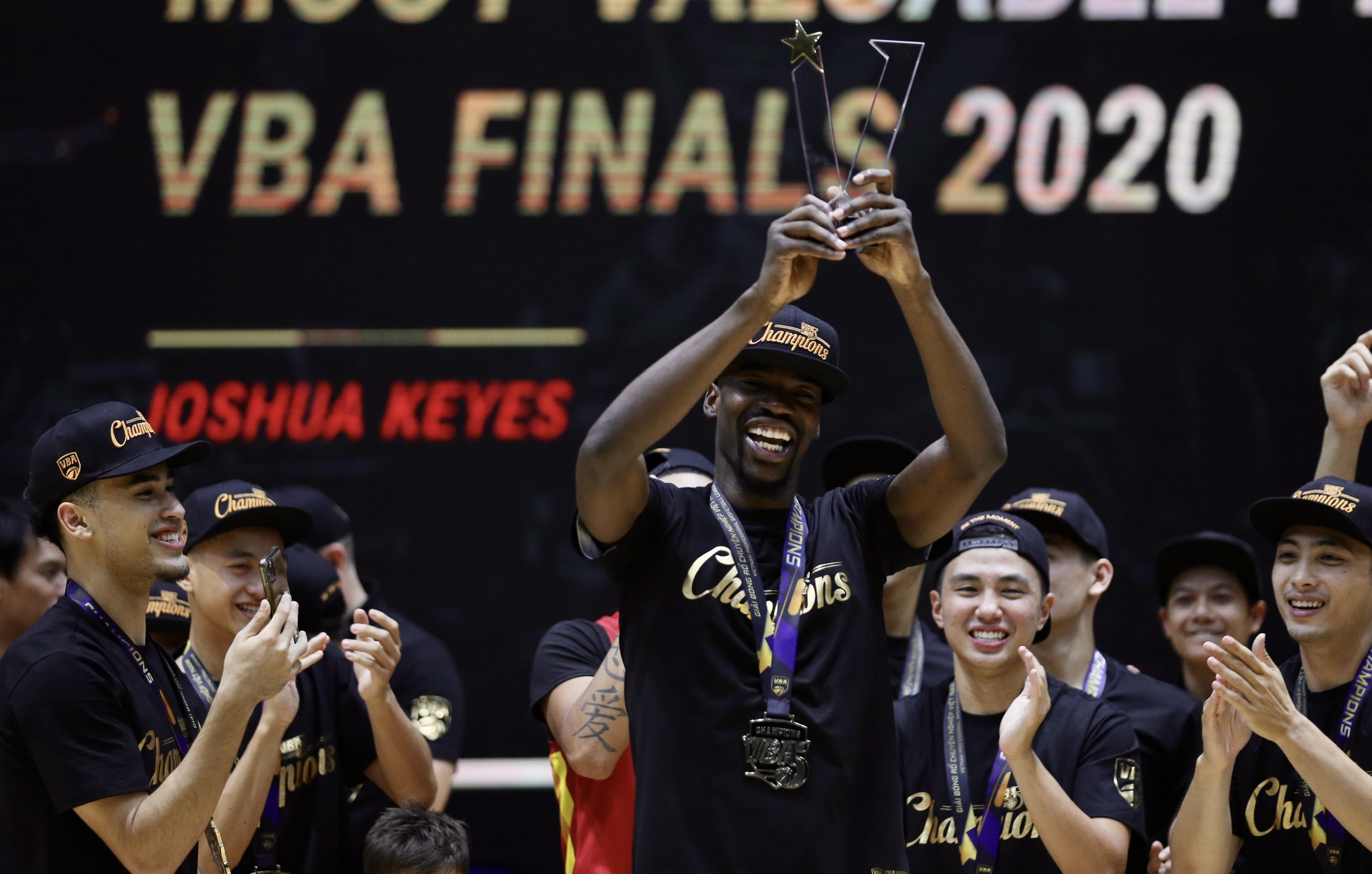 Ngoai binh nguoi My nhan danh hieu MVP o chung ket VBA hinh anh