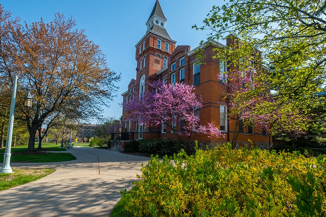 10 truong dai hoc danh cho game thu hinh anh