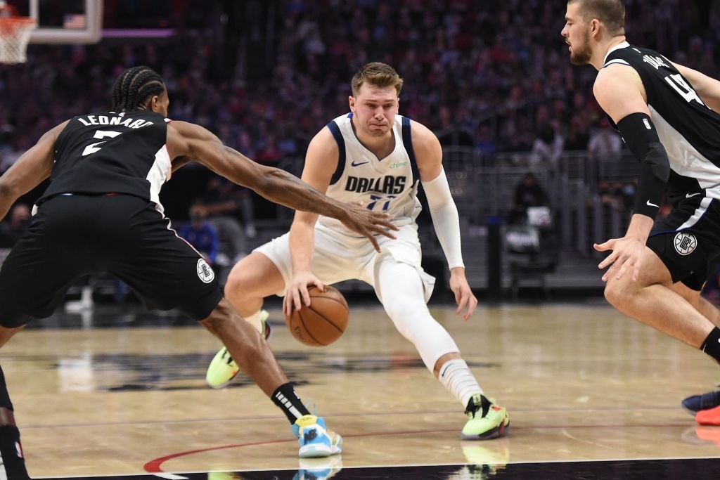 Luka Doncic ghi 31 diem anh 4