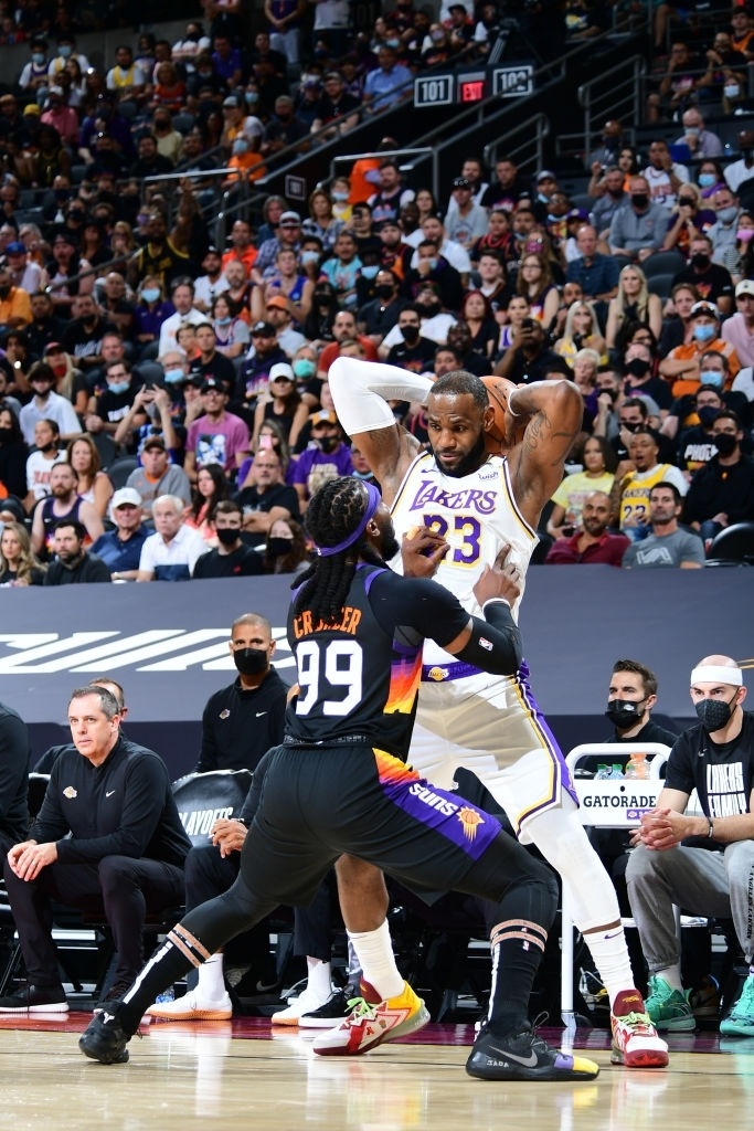 LeBron James đối đầu Phoenix Suns ảnh 1 LeBron James doi dau Phoenix Suns anh 1