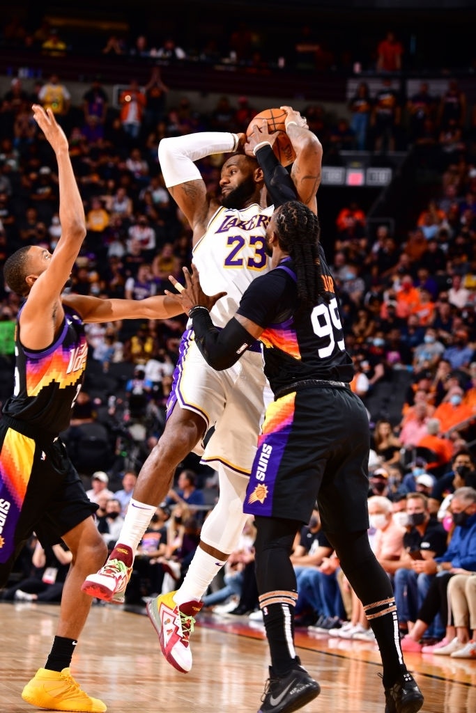 LeBron James đối đầu Phoenix Suns ảnh 5 LeBron James doi dau Phoenix Suns anh 5