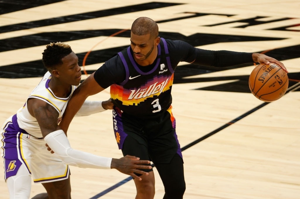 LeBron James doi dau Phoenix Suns anh 8