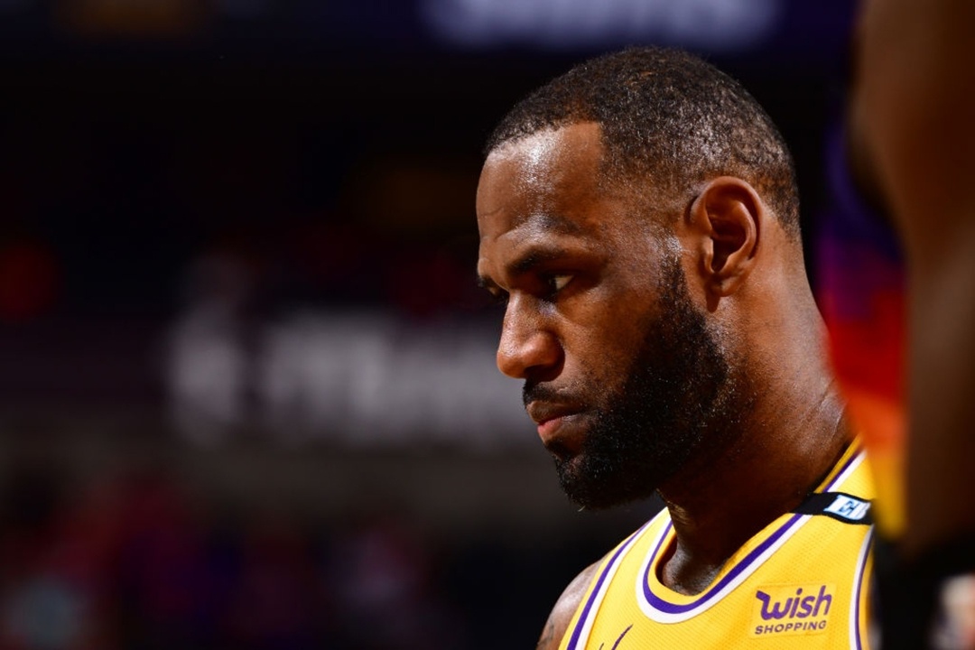 LeBron James khang dinh dang cap o tuoi 36 hinh anh