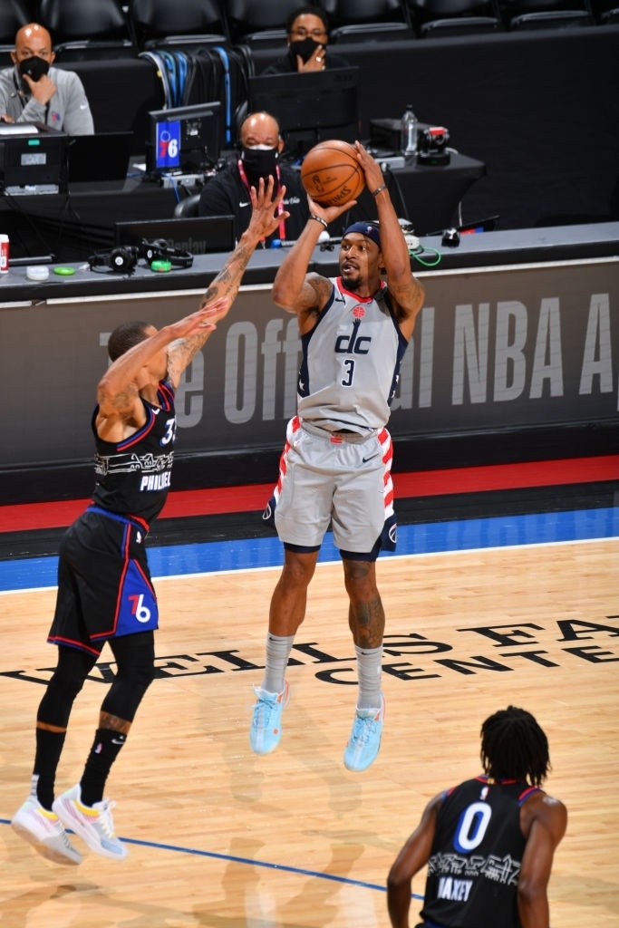 Russell Westbrook bị đổ bắp rang lên đầu ảnh 5 Russell Westbrook bi do bap rang len dau anh 5