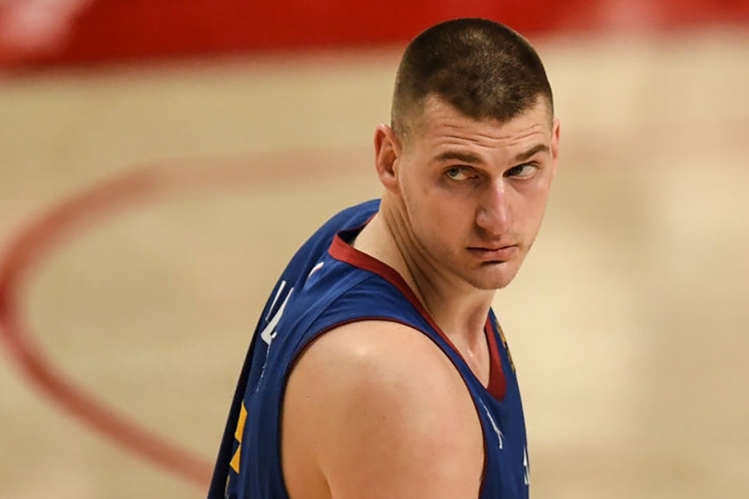 VDV bong ro nang 129 kg thang hoa o NBA hinh anh