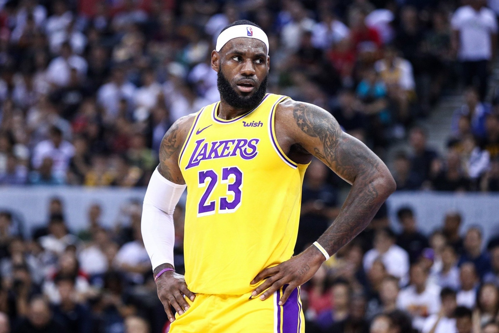 Doi bong ro Lakers noi tieng nhat mang xa hoi hinh anh