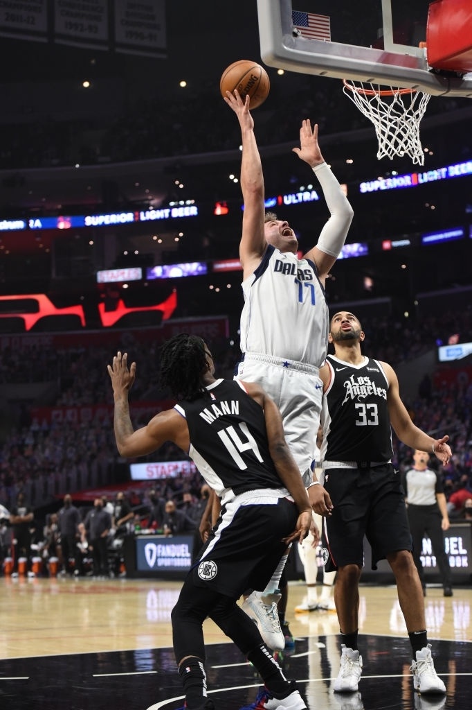 Luka Doncic sap vuot Michael Jordan anh 2