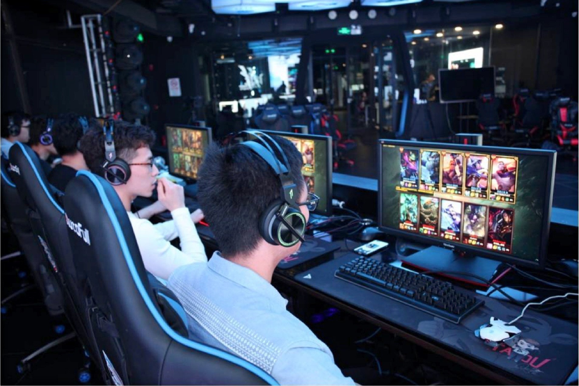 Dai hoc day eSports anh 3