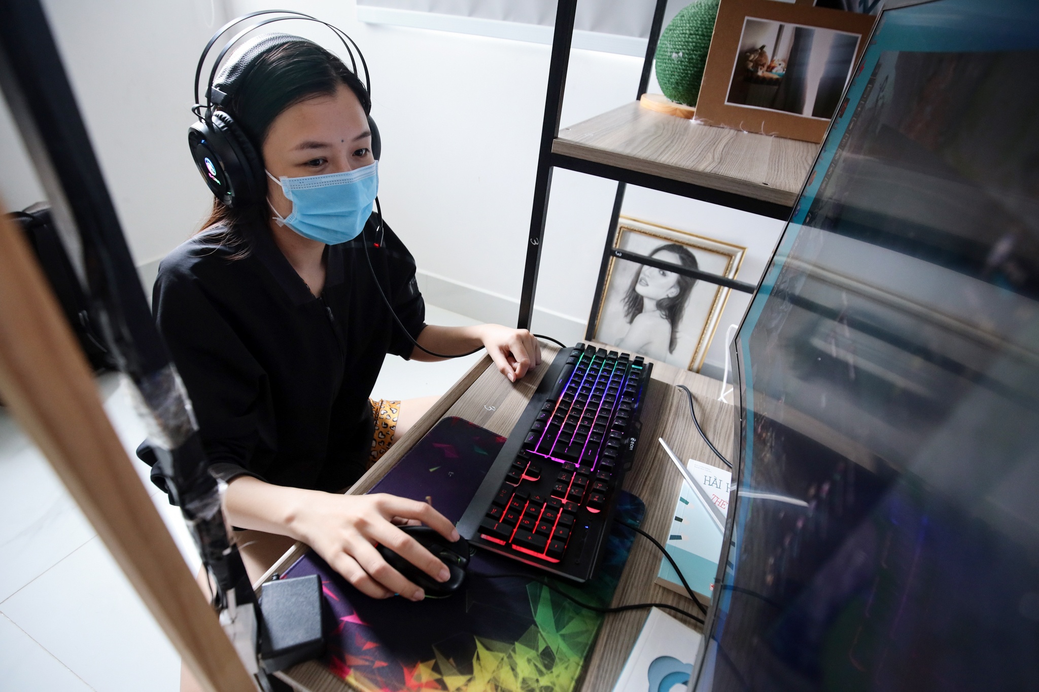 Quan net dong cua, cho game thu thue may mua dich hinh anh